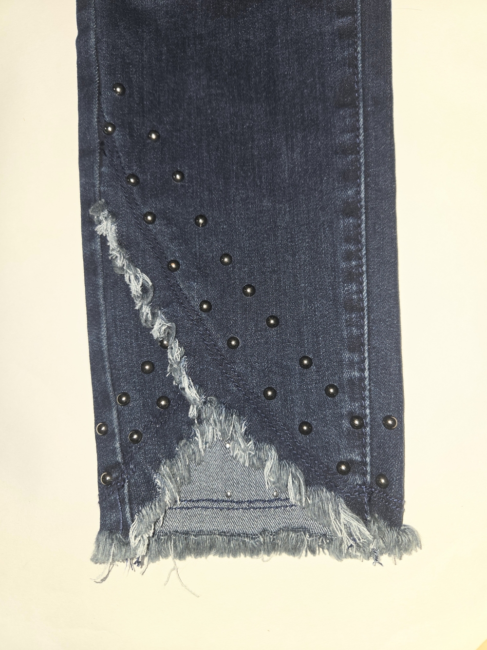 CHARLIE B Dark Wash Studded Frayed Hem Women's Jeans Size 2 NWT - Picture 2 of 10